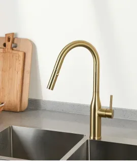 Смеситель для кухни Gappo G4398-43 с выдвижной лейкой оружейная золотой сатин